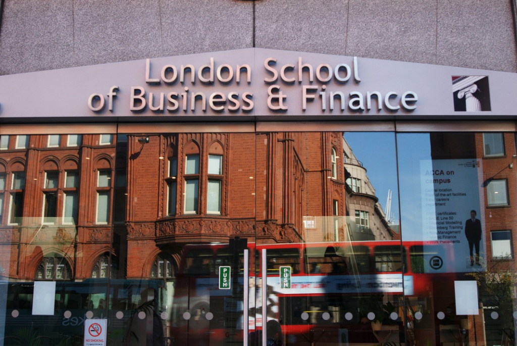 Здание London School of Business & Finance