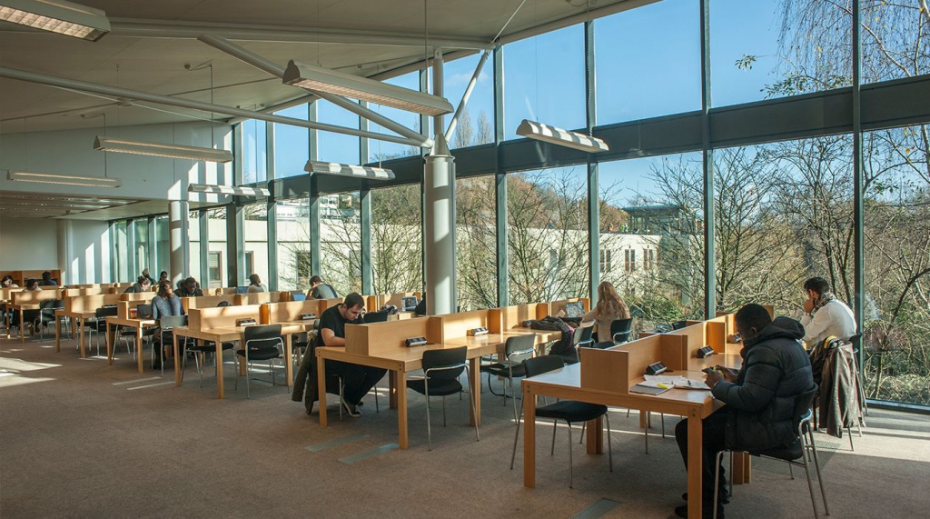 Читальный зал в университете в Англии